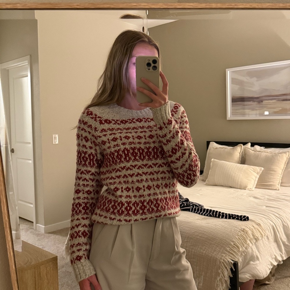 Abercrombie & Fitch Red and Cream Patterned Sweater